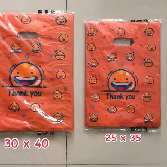 

Terbaik ! Kantong Plastik Pond Oval Motif Smile / Emoji 25x35