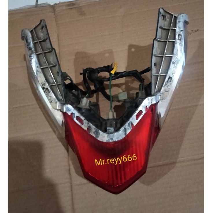 reflektor set lampu stop belakang Vario 125 old 2013-2015 original copotan.
