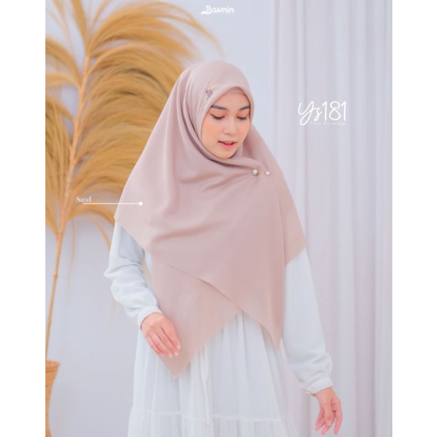 Jilbab Segi Empat Polos By Yasmin