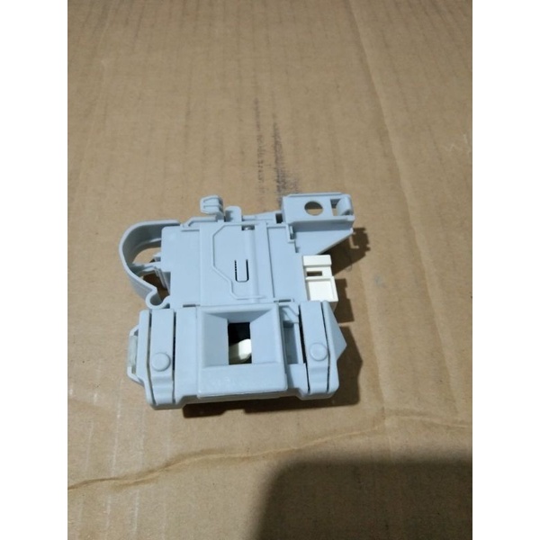Door lock mesin cuci Electrolux EWF 10847