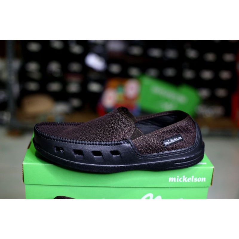 Sepatu slip on pria mickelson   size 40-44