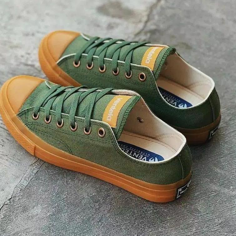 PUR.22De22ˣ • Ventela 70s low black gum white & army green