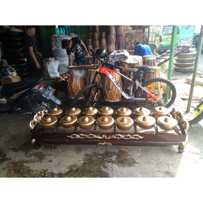 bonang atau kenong bahan besi 22 buah