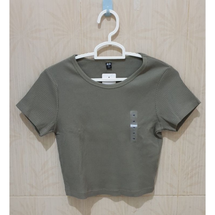 T-SHIRT CROP UNIQLO