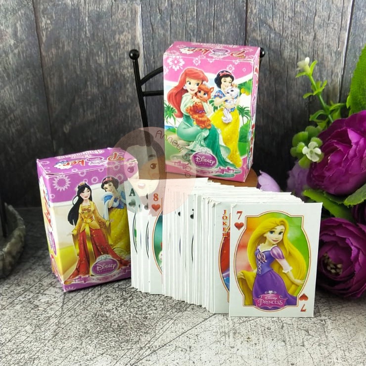 Kartu Remi Playing Cards Poker Set Karakter isi 56 Kartu Umbul Gambaran Kuartet Debokan Barbie Hello Kitty Princess Strawberry Shortcake Tinkerbell Mainan Jadul Generasi 90an Edukasi Kreatif Anak