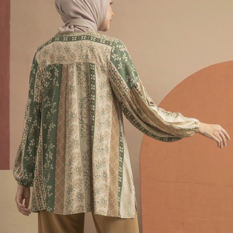 Heaven Lights Camelia Blouse