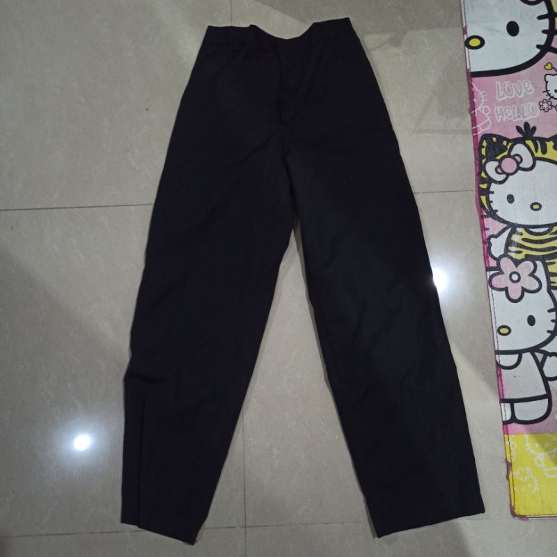 Celana sekolah hitam SMP SMA bekas ukuran 4 besar