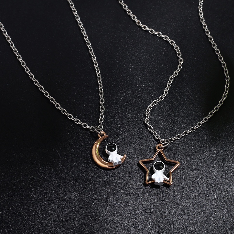 [Harga Grosir] Fashion Sederhana Lucu 3D Spaceman Pendant Kalung Pasangan Kalung Bintang Bulan Klavikula Rantai Pria Wanita Pribadi Hip-hop Logam Klavikula Rantai Kalung Alloy