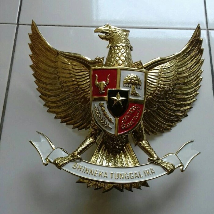

GARUDA PANCASILA LOGAM KUNINGAN 50 CM