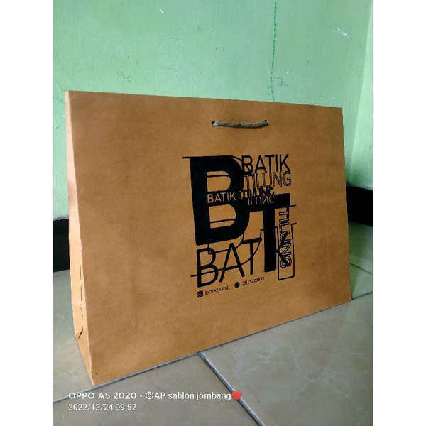

Paperbag jumbo ukuran 40×10×30 costum sablon|Paperbag Bouqet|Paperbag olshop