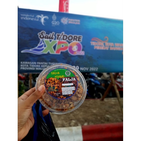 

Makanan Khas Ternate Halua Kenari Falja paket 5 toples