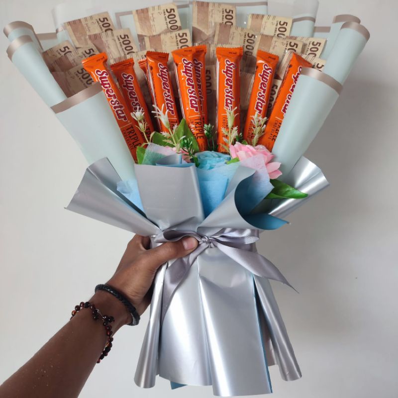 Buket bouquet wisuda pernikahan ulang tahun dan acara besar bisa request warna dan tambah kartu ucapan