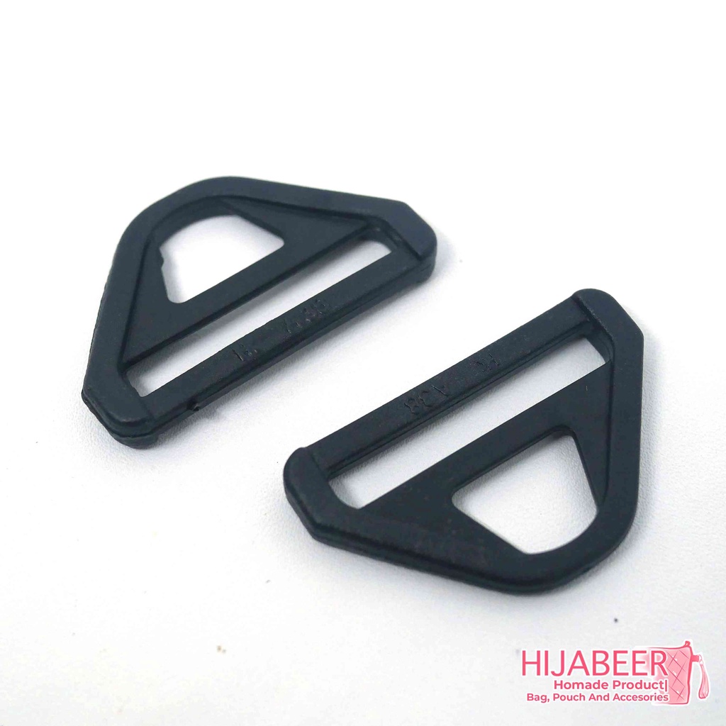 Ring Segitiga Plastik 3,8cm /10pcs