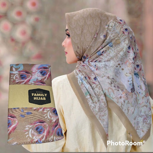 HIJAB SEGI EMPAT VOAL MOTIF MERAK