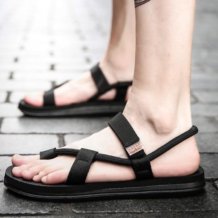 New Stock 【Diskon 9.9% + Barang ready + Kirim Hari ini 】 Sendal pria Korea kasual Sandal Pria Dewasa