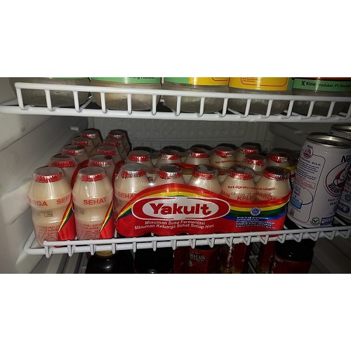 

YAKULT minuman probiotik