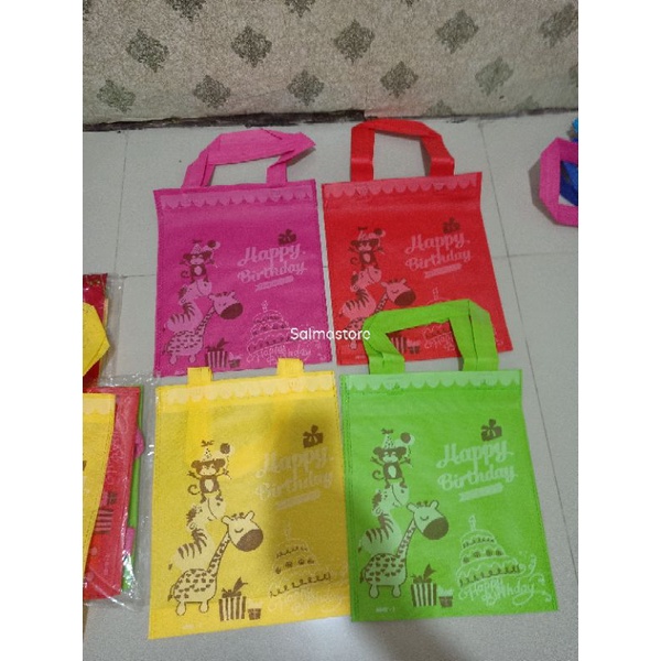 

goodie bag ulang tahun motif hewan ukuran 25x30x6