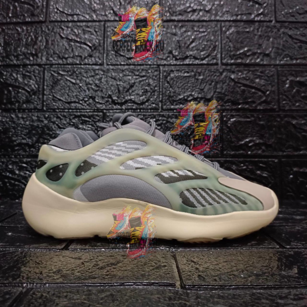 Sepatu  Yeezy 700 V3 Fade Salt PREMIUM ORIGINAL