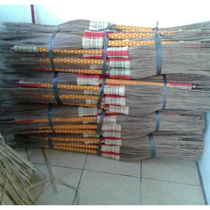 Sapu lidi taman besar