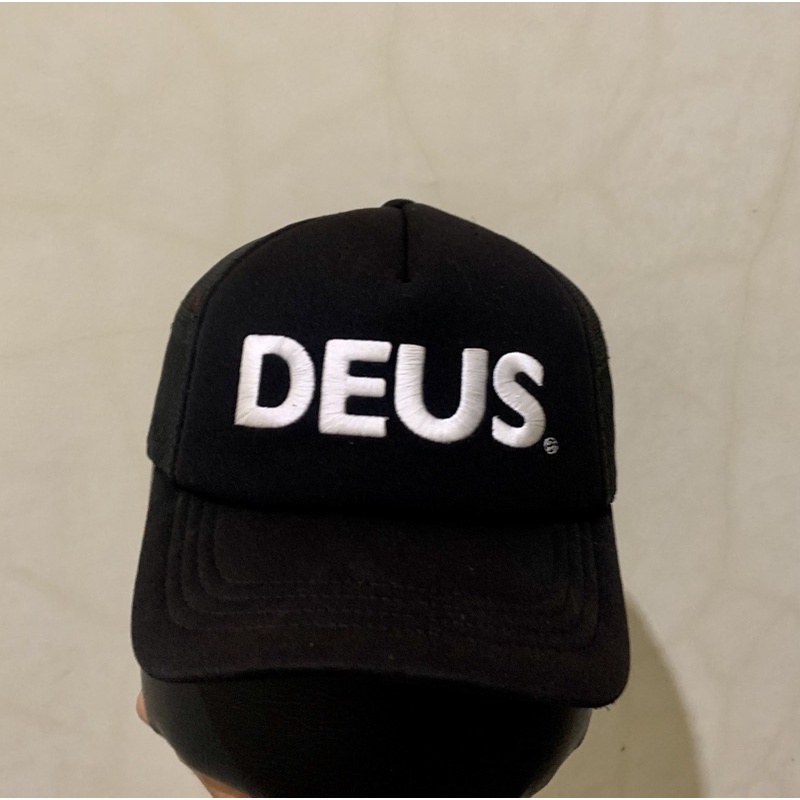caps Deus exmachina