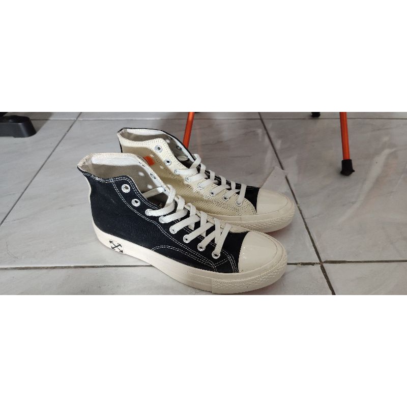 BORONGAN SEPATU CONVERSE