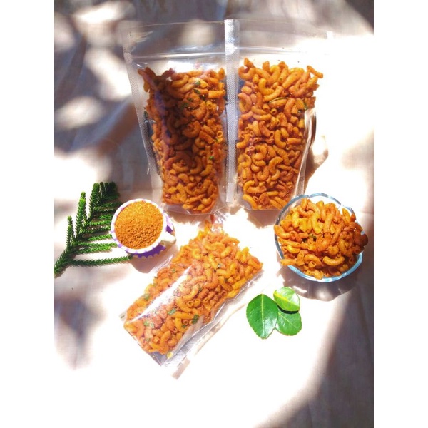 

(100gr) makaroni pedas daun jeruk , kemasan standing pouch