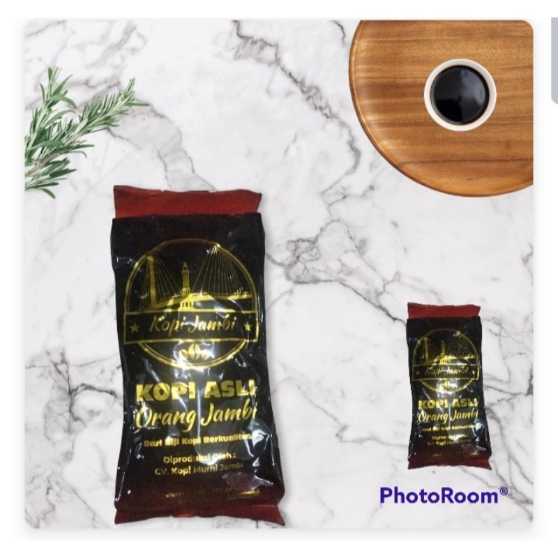 

KOPI JAMBI 250 GRAM COFFE ORIGINAL OLEH-OLEH KHAS JAMBI. KOPI BUBUK ROBUSTA ASLI CAP KOPI JAMBI KEMASAN PLASTI 250 GRAM ORIGINAL. KOPI BUBUK HITAM MANTAP ASLI CAP KOPI JAMBI 250 GRAM LANGSUNG DARI JAMBI.