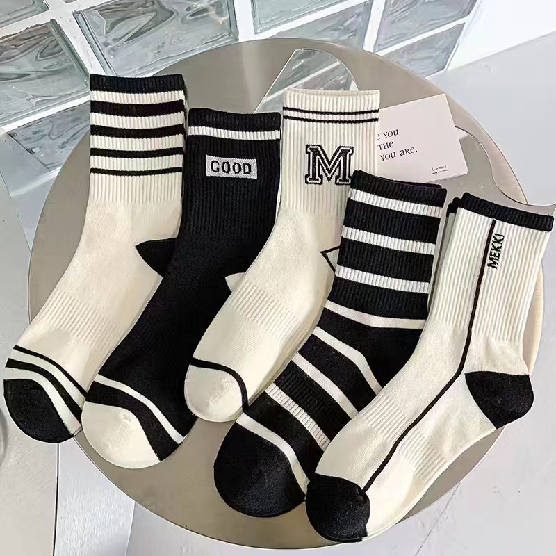 ♫ Megata ♫ A264 Kaos Kaki Wanita Motif Hitam Putih Fashion Korea Women Sock Import Murah