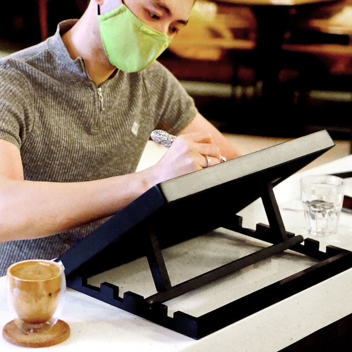 

Kanvas Meja Gambar Lipat A3 Ergonomic Adjustable Hitam