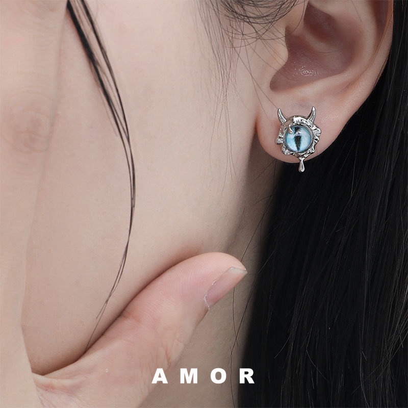 Cat eye earings stud Y2K Desain Minoritas