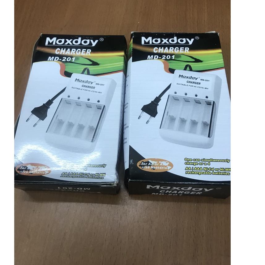 Paket Hemat Charger Baterai AA dan AAA Maxday 4 Slot