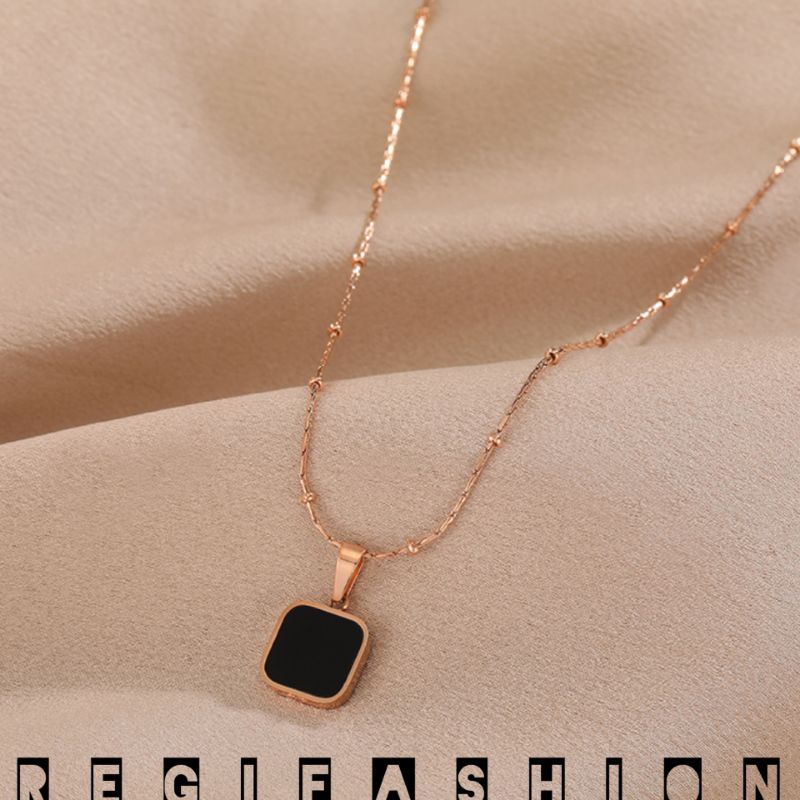 KALUNG TITANIUM WANITA LIONTIN KOTAK CLOVER HITAM KALUNG TITANIUM WANITA MODEL TERBARU PERHIASAN WANITA TERLARIS