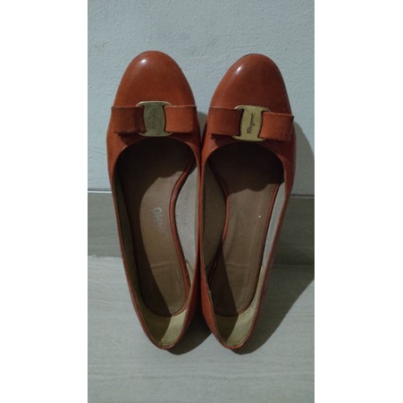 Preloved Sepatu Salvatore Ferragamo Size  No 8 / 39 insole 24,5cm