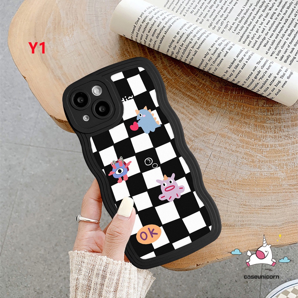 IPHONE Casing Tepi Bergelombang Kompatibel Untuk Iphone11 14 13 12 Pro Max 6 6s 8 7 Plus 14Plus XR X XS Max SE 2020papan Catur Diamond Grid Kartun Monster Kecil Soft TPU Cover