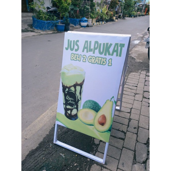 

BANNER PORTABLE PAPAN NAMA PROMOSI STAND BANNER KAYU & BESI