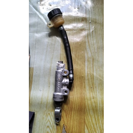 Master rem belakang Ninja RR