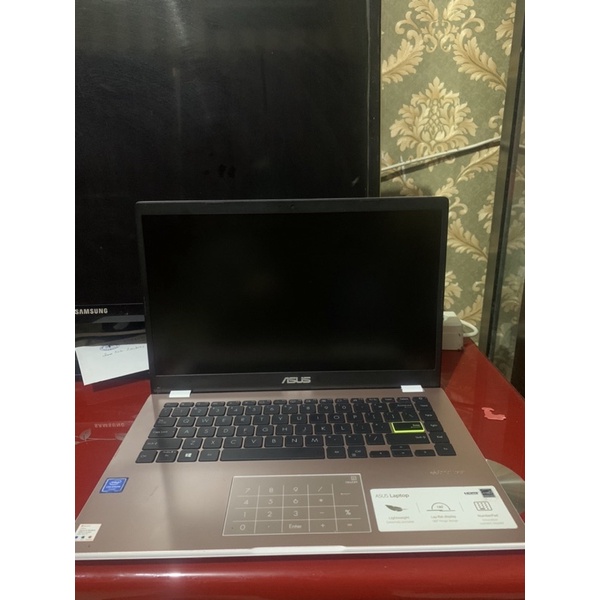 ASUS Vivobook E410MA Rose Gold Layar Berputar 180 derajat