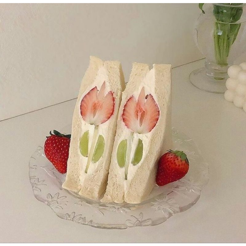 

Fruit Sando / Fruit Sandwich Stroberi Anggur Mangga