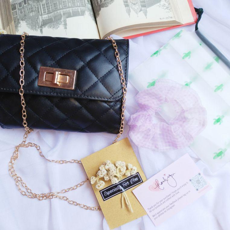 

(U-X1X)[✓] [READY] Set Gift Box Slingbag Hampers Kado Cewek Wisuda Ulang Tahun By Haiyu.co terviral