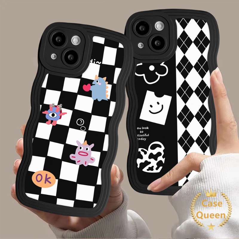 IPHONE Casing Monster Kecil Kartun Yang Indah Kompatibel Untuk Iphone6 6s 7 8 Plus XR 14Plus 12 11 14 13 Pro Max X XS Max SE 2020papan Catur Diamond Grid Wavy Edge Soft TPU Cover