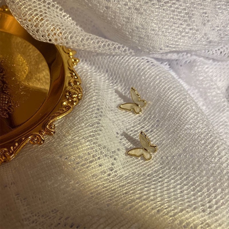 Fashion Lucu Sederhana Liar Jarum Perak Kupu-Kupu Pejantan Anting Perhiasan