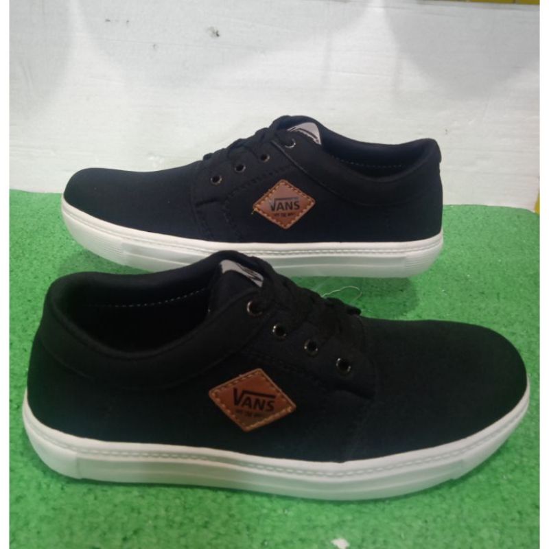 Sepatu Sneakers tali Vans sepatu Vans Hitam