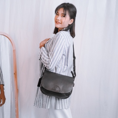 Leather Sling Bag I Tas Selempang Kulit Wanita BUCINI Tika