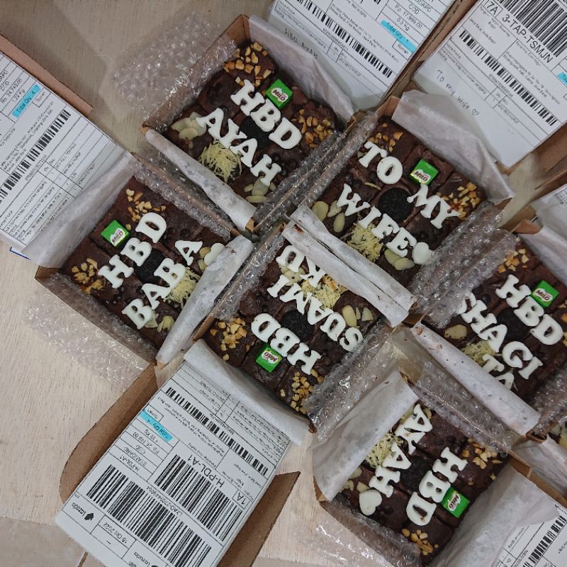 ( NA'AM ) KUE BROWNIES FUDGE PANGGANG MINI DARK COKLAT CUSTOM HURUF 10X10cm ISI 9 POTONG ko