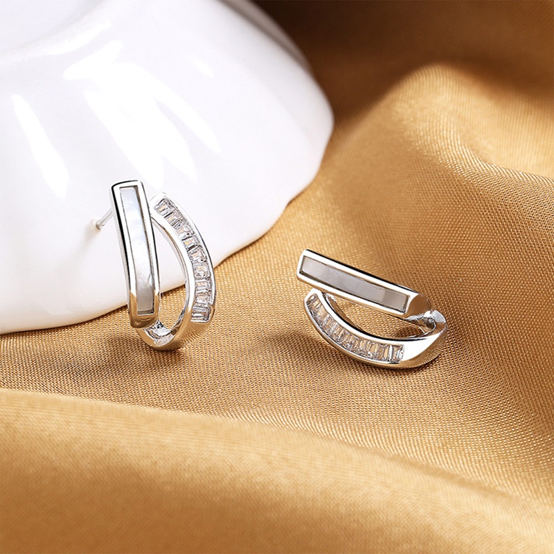 Anting Tusuk Bentuk C Lapis Ganda Kualitas Halus Bahan Logam Anting Zircon Lapis Emas Untuk Wanita