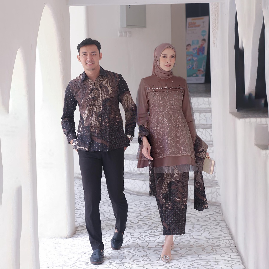 Batik Kebaya Couple Brokat Modern Erina Kebaya Wisuda Lamaran Kondangan Couple Batik Pria Lengan Panjang Set Wanita Brukat Tille Mutiara