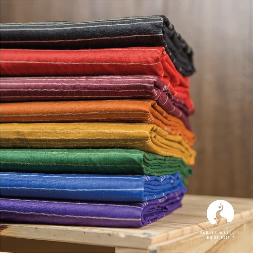 Sarung Anak SD SMP Gadjah Manggis - Kain Polos Motif Warna Murah Gajah Junior Kecil Remaja Laki Tanggung Sekolah Santri Madrasah Sholat Muslim Kado Hadiah Hitam Biru Navy Merah Coklat Hijau Kuning Umur Usia Tahun Kelas 1 2 3 4 5 6 7 8 9 10 11 12 13 14 15