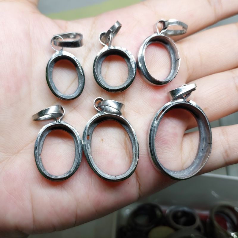 liontin cewek cowok / ring liontin monel murah