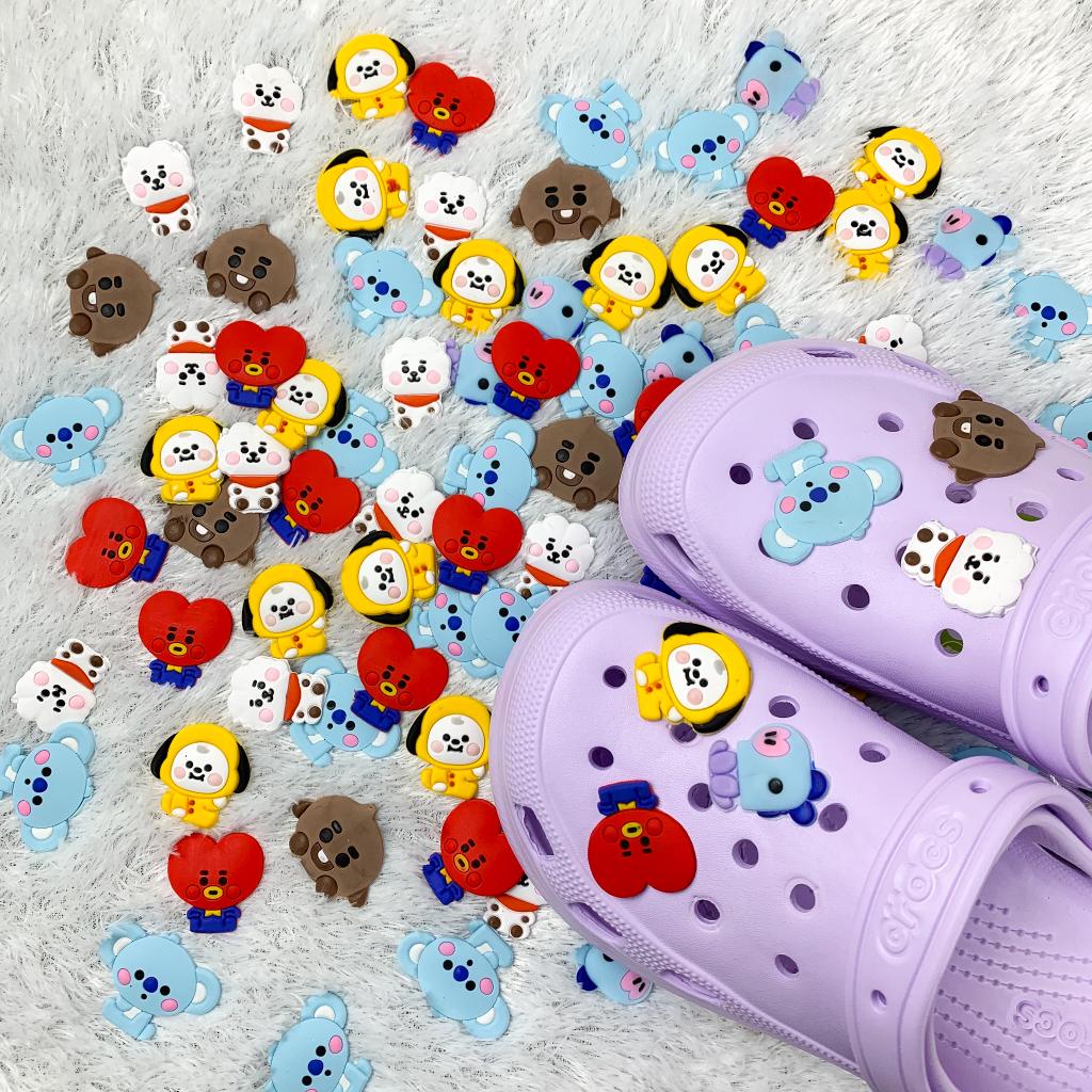 Aksesoris Jibbitz Charm Kartun Gesper Sepatu Sandal Pin Charms Motif Mainan Lucu Baru PVC Lubang Karakter Unik Terbaru Viral