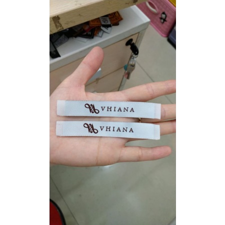 

Label BORDIR label WOVEN paket 12000 pcs ( 1000 lusin roll